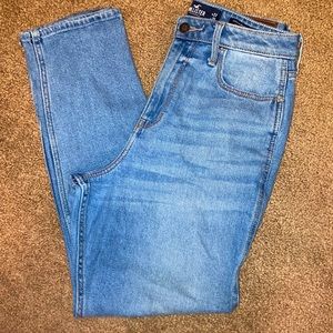 Hollister Curvy Ultra High Rise Mom Jean Size 5 S